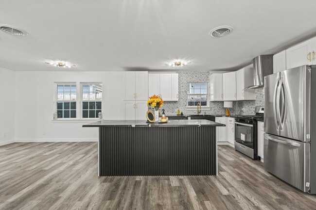 Building Photo - 3423 W Clarendon Dr