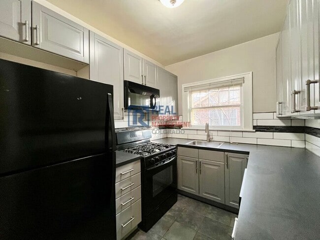 Building Photo - 565 S Ogden St