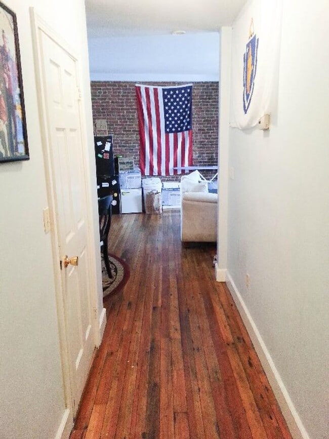 Building Photo - Awesome value four bedroom in Brookline