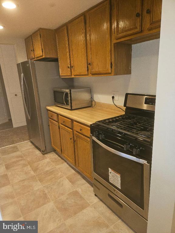 Building Photo - 326 Drummers Ln