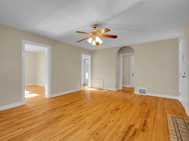 Building Photo - $2,295.00, 1 Bed, 1 Bath Home in Denver