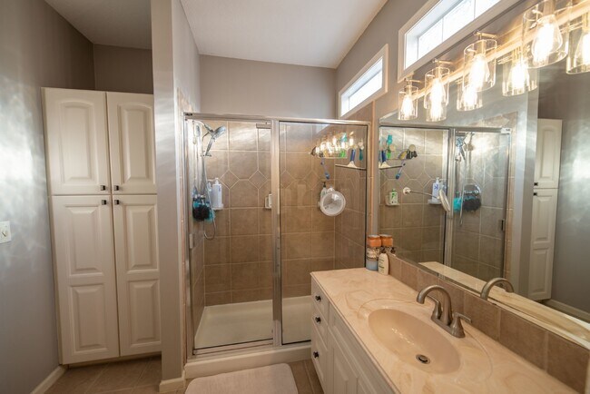 Building Photo - 5 Bedroom, 3 Bathroom house with completed...