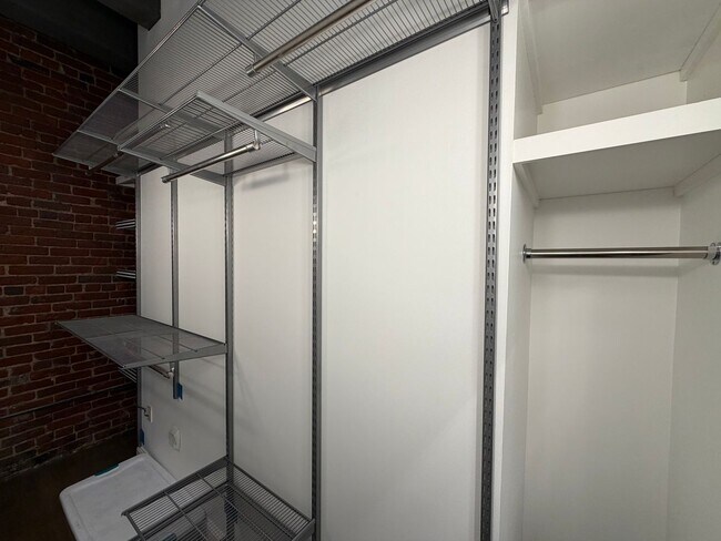 Building Photo - 21 Wormwood St