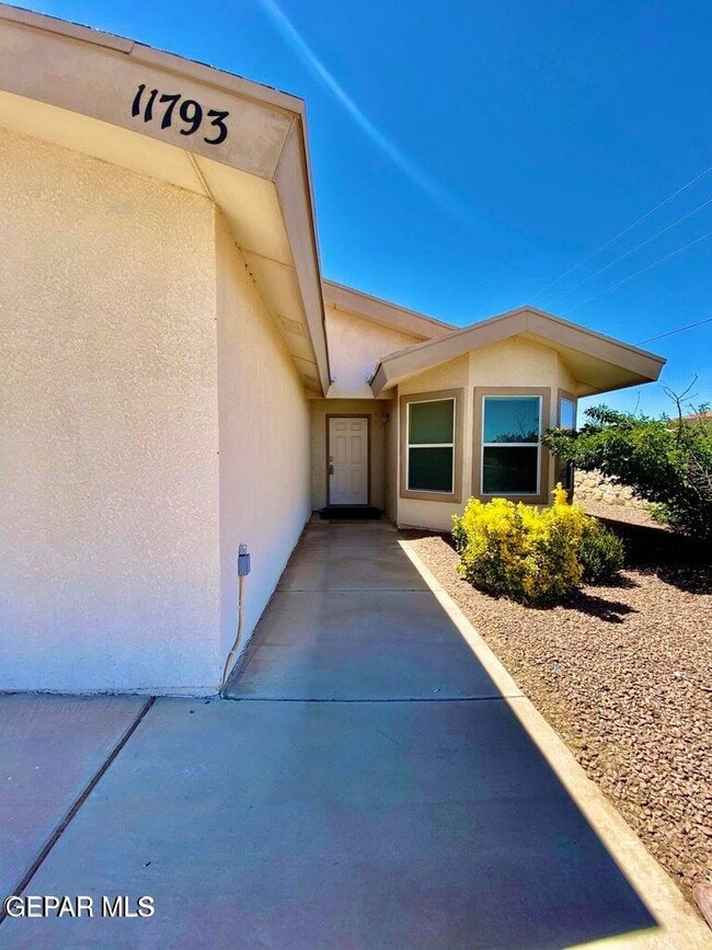 Building Photo - 11793 Jim Webb Dr