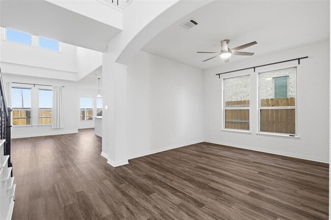 Building Photo - 3200 Hidalgo Loop