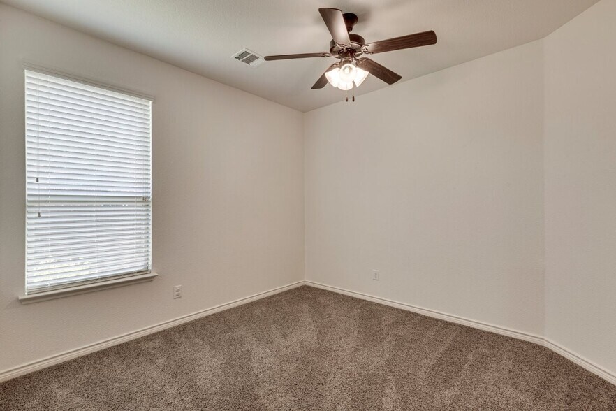 Building Photo - 3022 Maverick Dr