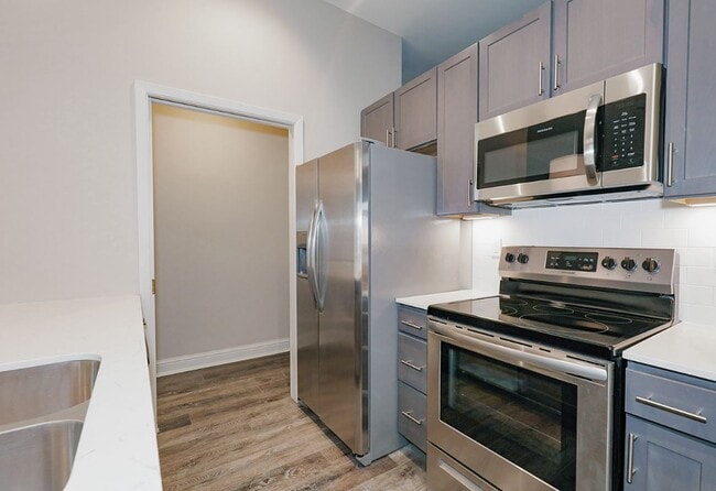 Kitchen - The Flats on Archer - Discounted Rates on ...