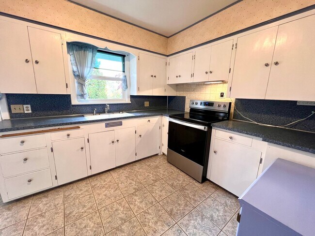 Building Photo - Non-Refundable & Security Deposit Total: $...