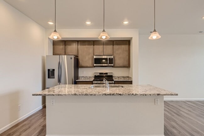 Building Photo - Welcome to this 3 bed, 2 and half bath town-home in Briargate area