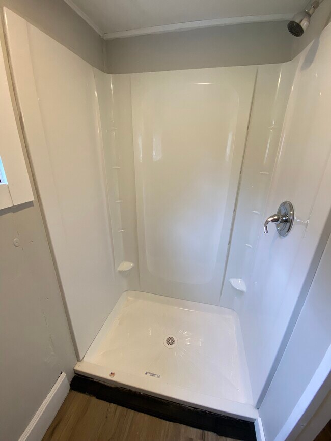 Building Photo - 3 Cross St