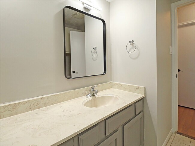 Building Photo - 3413 Benfield Dr