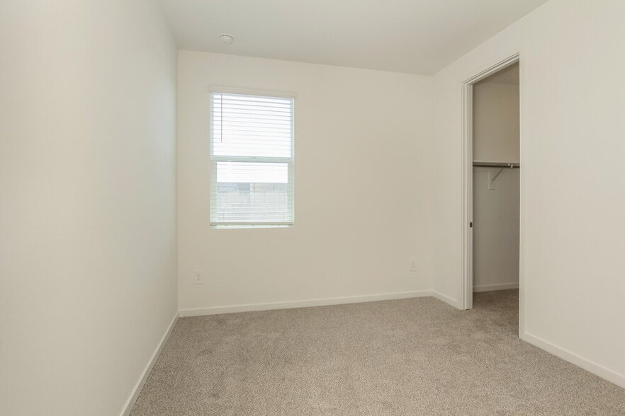 Building Photo - 5440 S 245th Ave