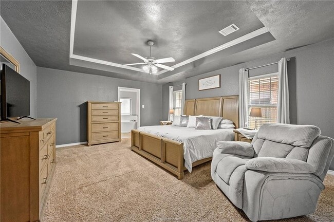 Building Photo - 912 Emerald Dove Ave