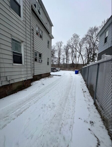 Building Photo - 296 Tolland St