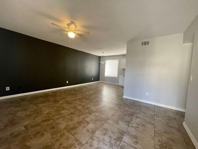 Building Photo - ONE MONTH RENT FREE!! ADORABLE 2BDRM 2BATH RECENTLY REMODELED MESA APARTMENT!