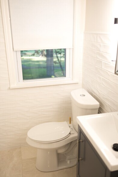 Building Photo - 5104 Abigail Dr