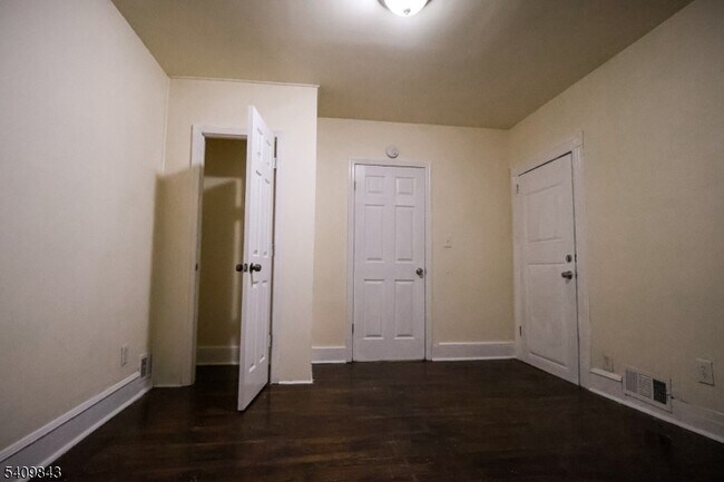 Building Photo - 405 S 12th St