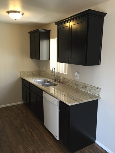 Building Photo - 2123 Alsace Ave