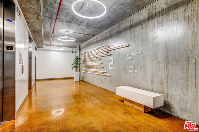 Building Photo - 645 W 9th St