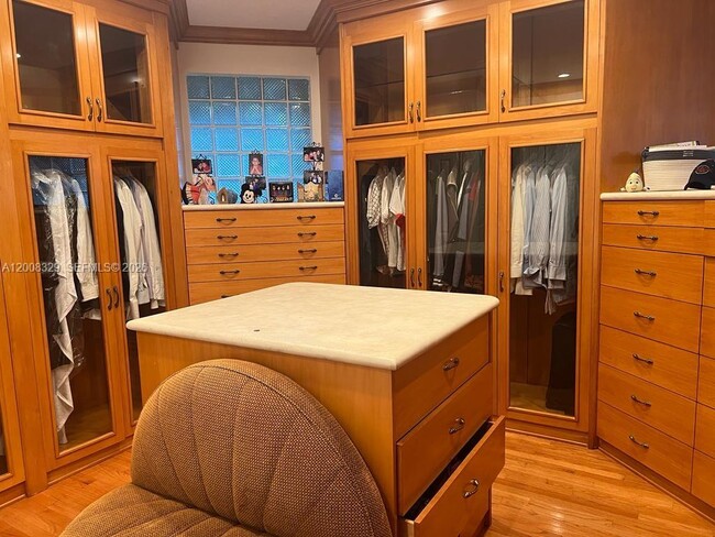 Building Photo - 2534 Poinciana Dr