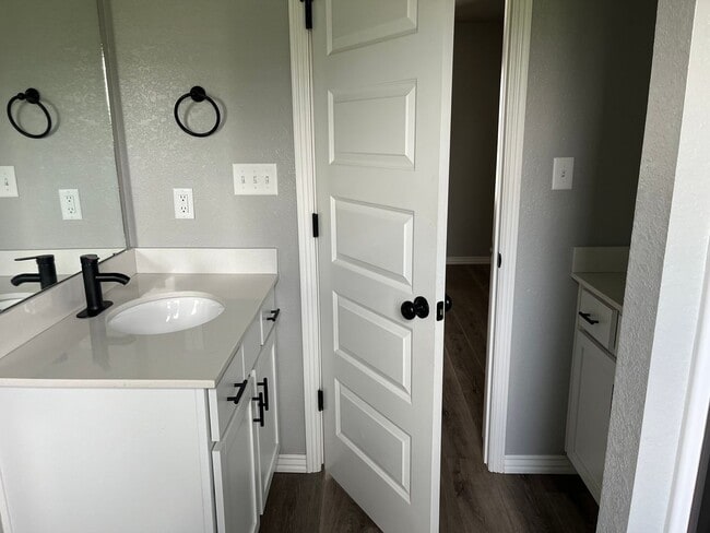 Building Photo - COX-NORTHRIDGE DRIVE TOWNHOMES