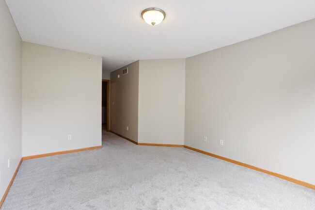 Building Photo - 13840 54th Ave N