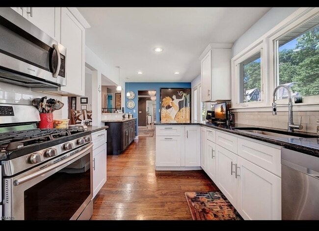 Building Photo - 4 Undercliff Terrace