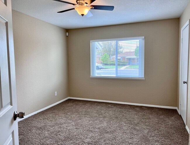 Building Photo - Ranch Home 3BD/2BA Conveniently Located Mi...