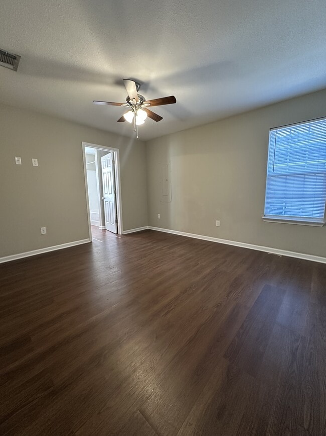 Building Photo - 128 Branch St