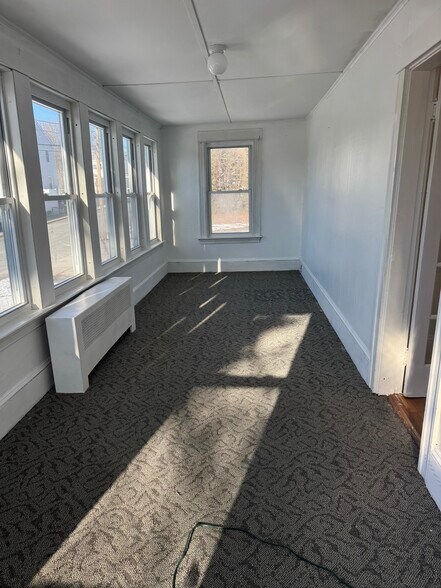 Building Photo - 21 Miller St