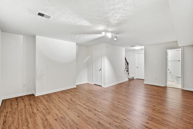 Building Photo - 541 Colecroft Ct