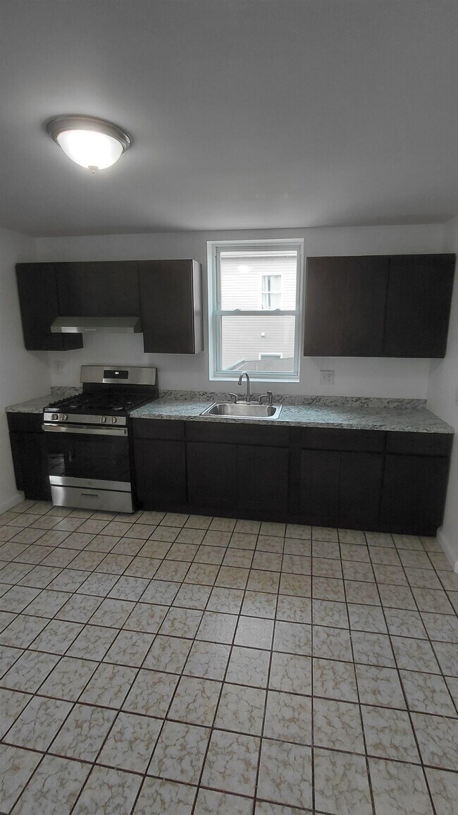 Building Photo - 23 Terhune Ave