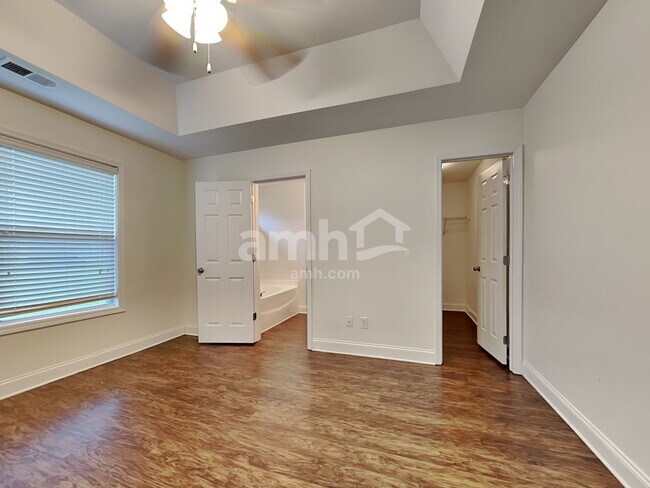 Building Photo - 2904 John Cabot Dr