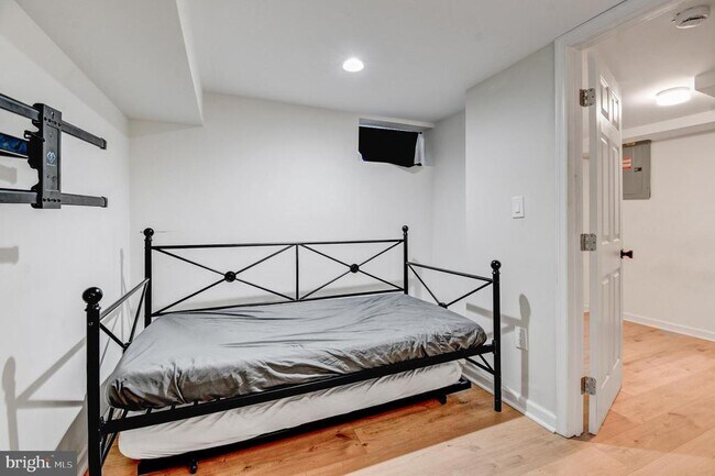 Building Photo - 1371 Adams St NE