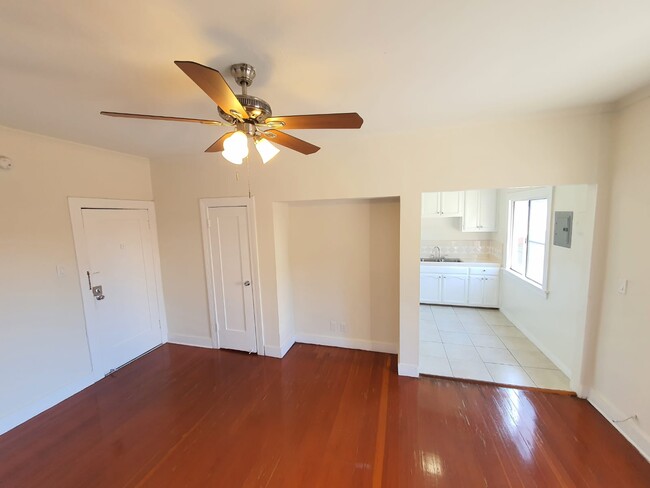 Building Photo - 1267 Vin Scully Ave