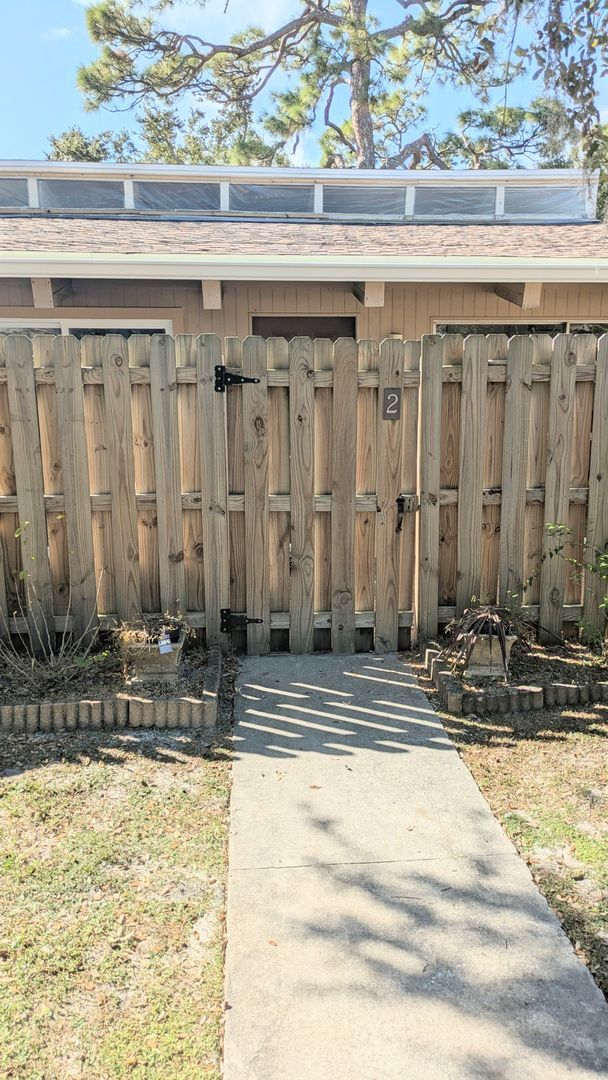 Building Photo - Annual Unfurnished 2/1 Condo in Downtown Sarasota