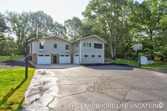 Building Photo - 3892 Lakeridge Dr