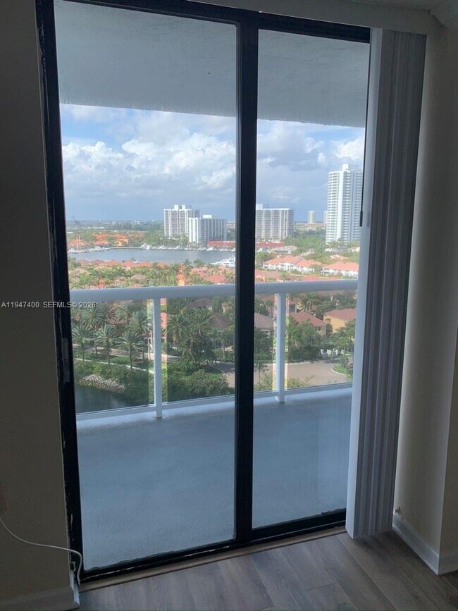 Building Photo - 20505 E Country Club Dr