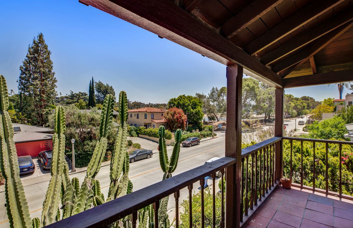 Building Photo - 2433 W Silver Lake Dr