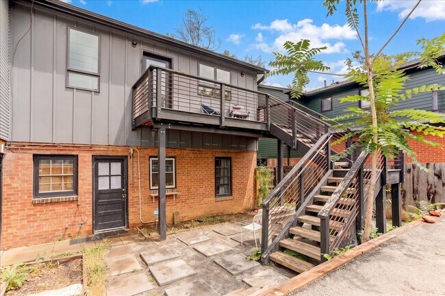 Building Photo - 867 20th St