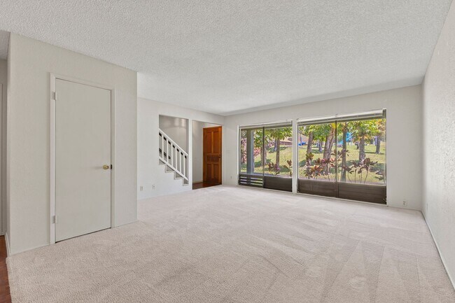 Building Photo - Pet Friendly Pearl City Townhouse with A/C
