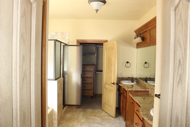 Building Photo - 3005 SW 137th St