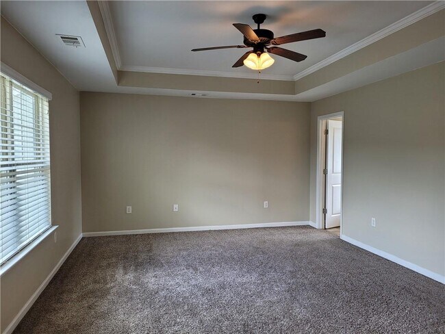 Building Photo - 6010 Stonebrook Ln