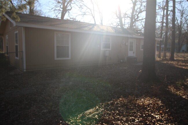 Building Photo - 128 Pierce Dr