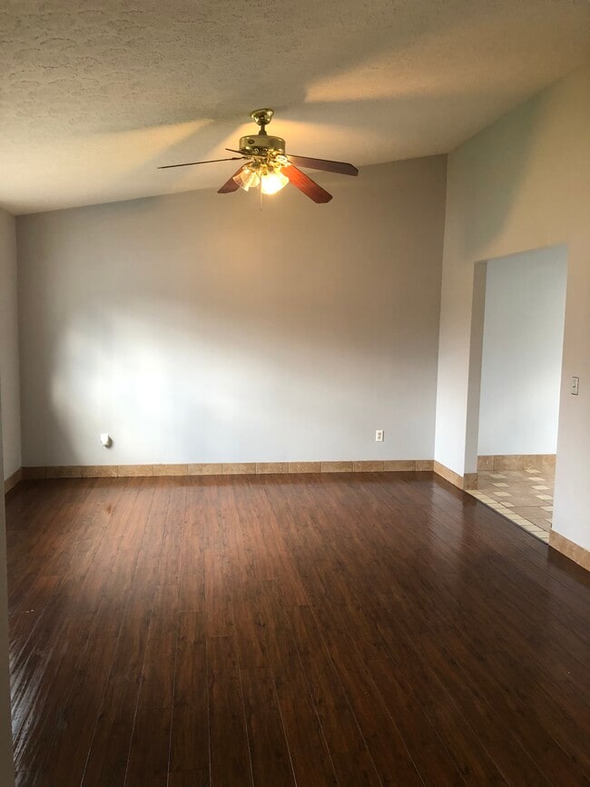 Building Photo - 730 Andra Dr