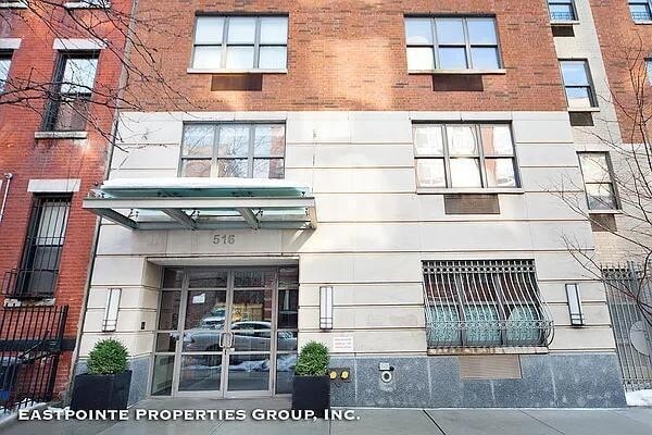 Building Photo - 516 W 47th St