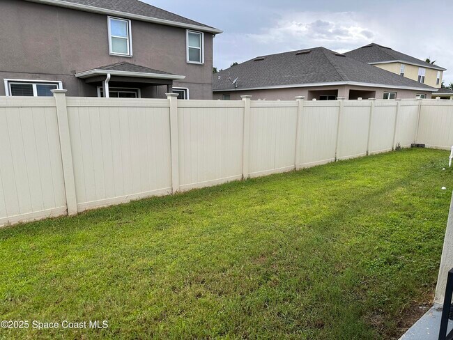 Building Photo - 925 Newton Cir