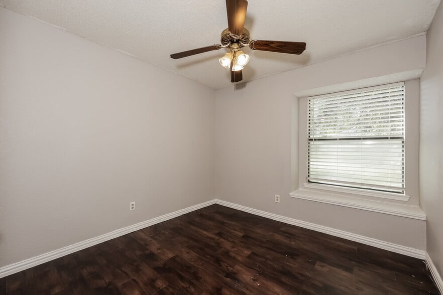 Building Photo - 3309 Creekwood Ln