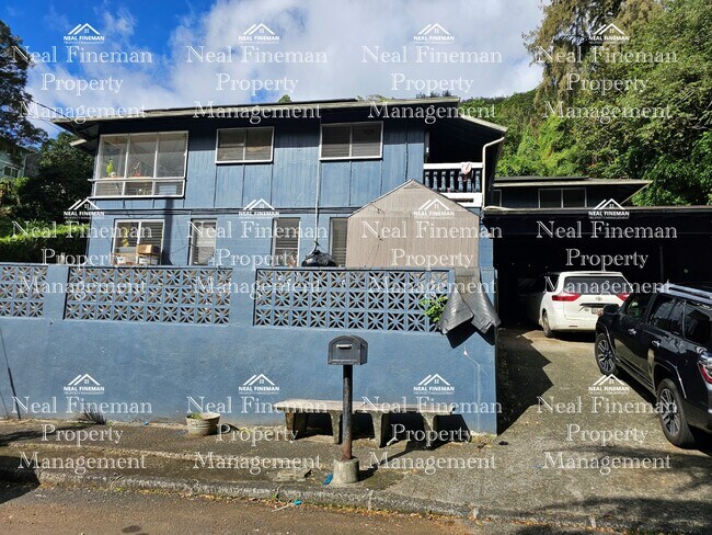 Building Photo - 4 BEDROOM, 1 BATHROOM APARTMENT, 2 TANDEM PARKING