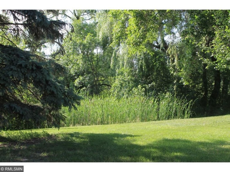 Building Photo - 858 Woodgate Dr